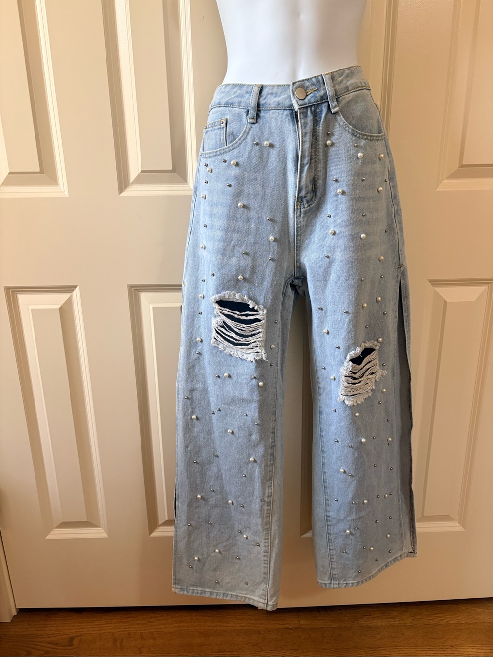 Wide wide leg Jean pants, Pearl-Embellished, long side slit. Size XS. Country go - Picture 3 of 10